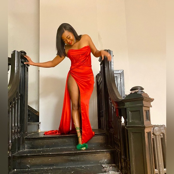 Miss circle evening Gown - Picture 4 of 5